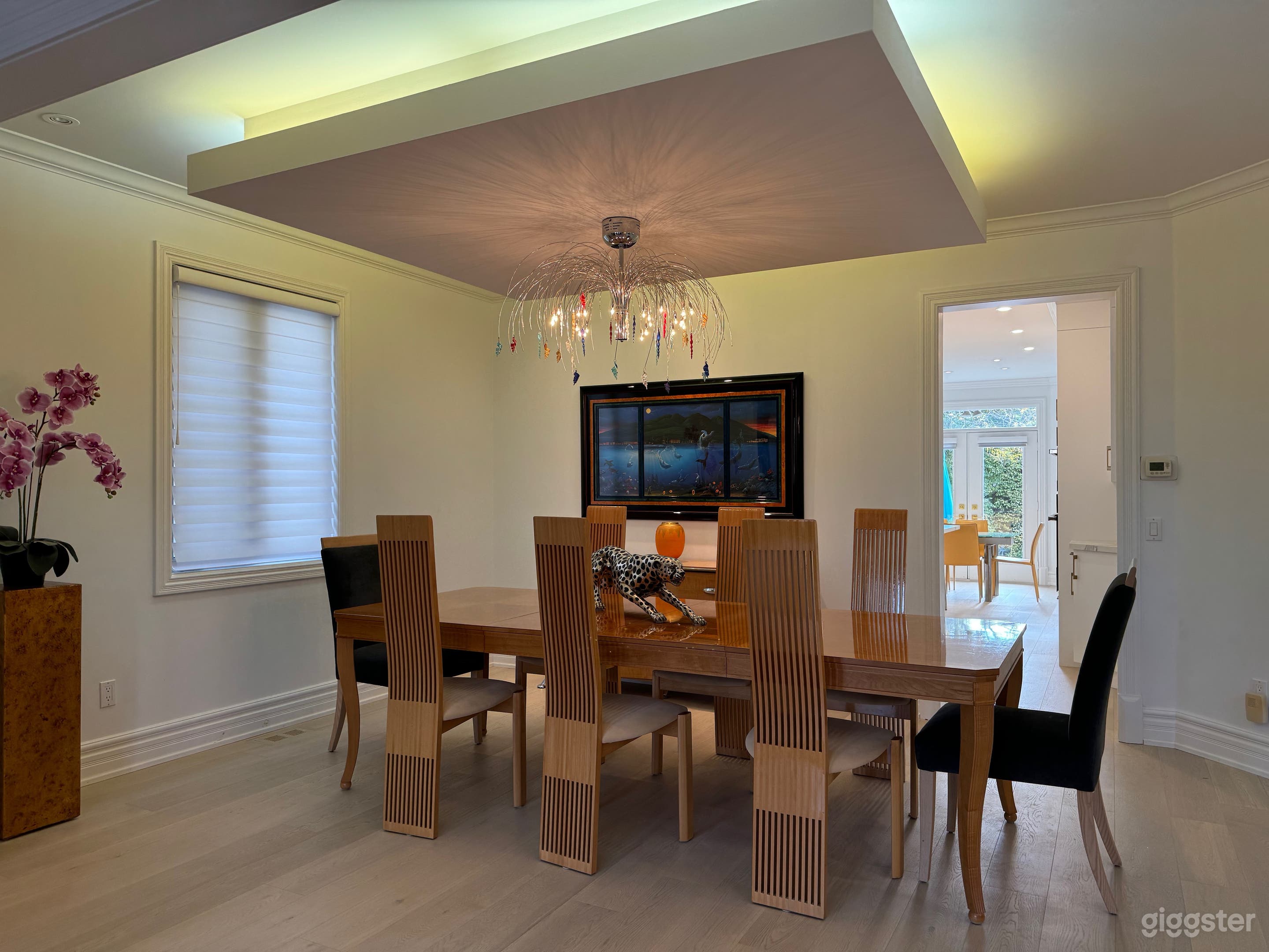 Gorgeous Modern Home with Offices Photo 3