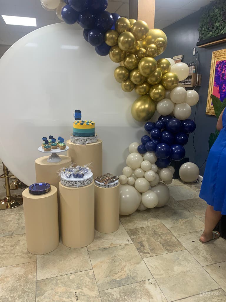  Cozy Intimate Space w/ Bar 