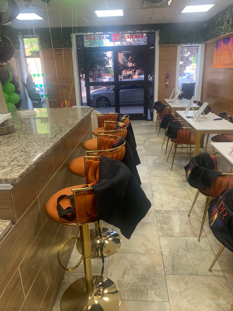  Cozy Intimate Space w/ Bar 