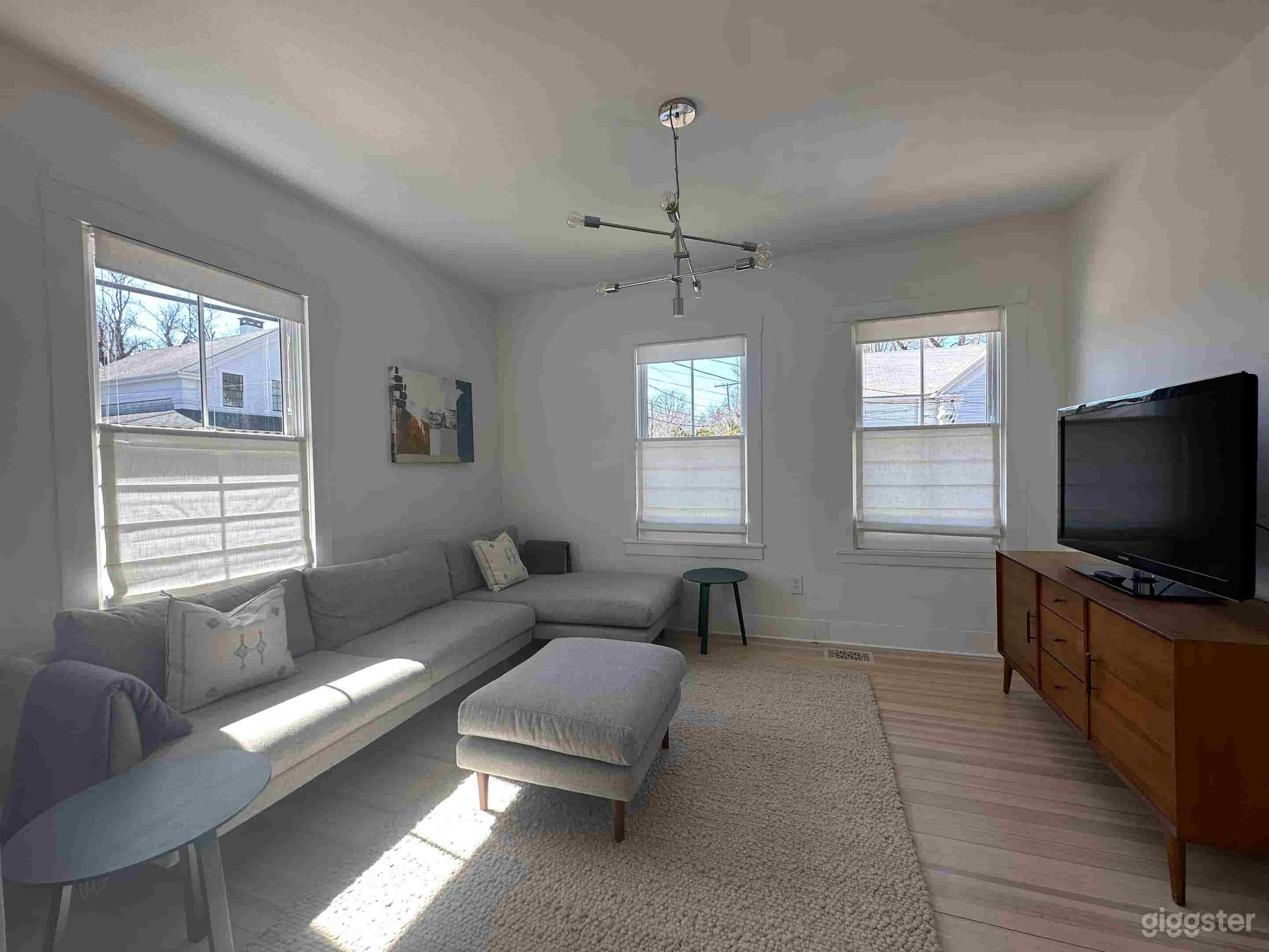 Renovated Modern home in Tisbury Photo 4