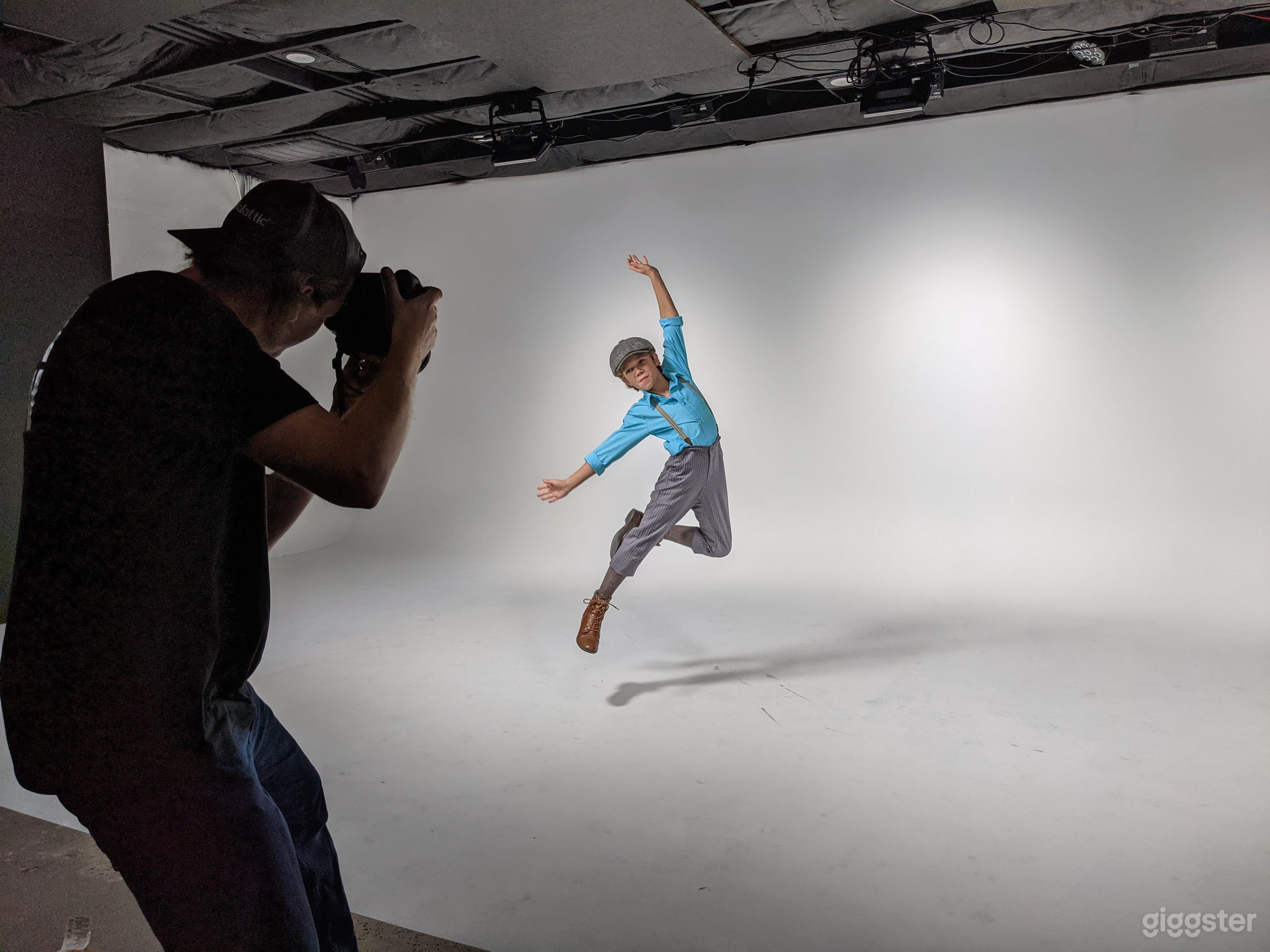 We have full constant LED ceiling mounted lighting and lighting board.