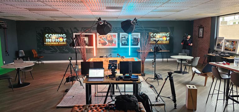  Vibrant Event/Studio Lounge 