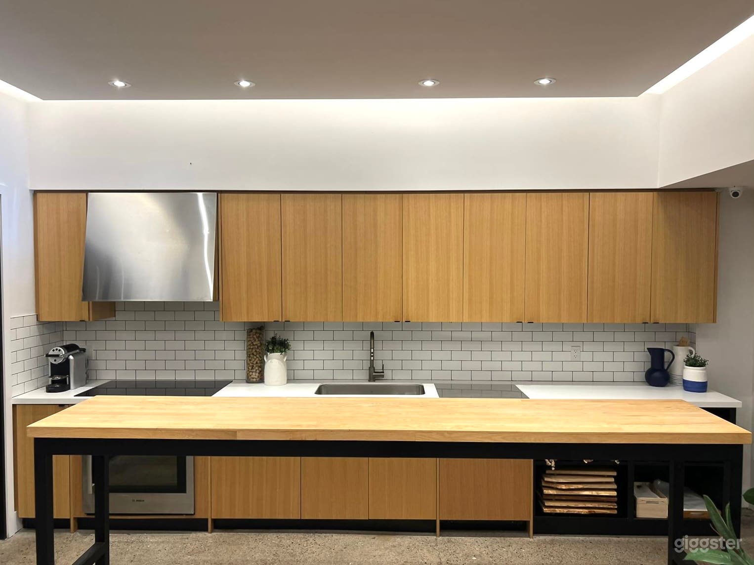 Clean &amp; Cozy Kitchenette Photo 1