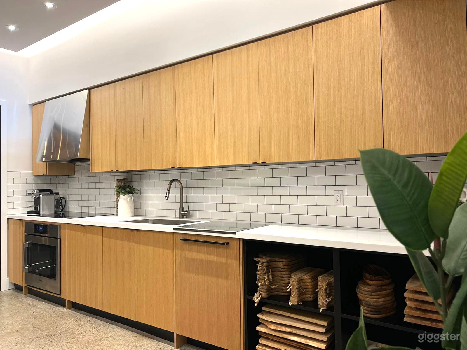 Clean &amp; Cozy Kitchenette Photo 3