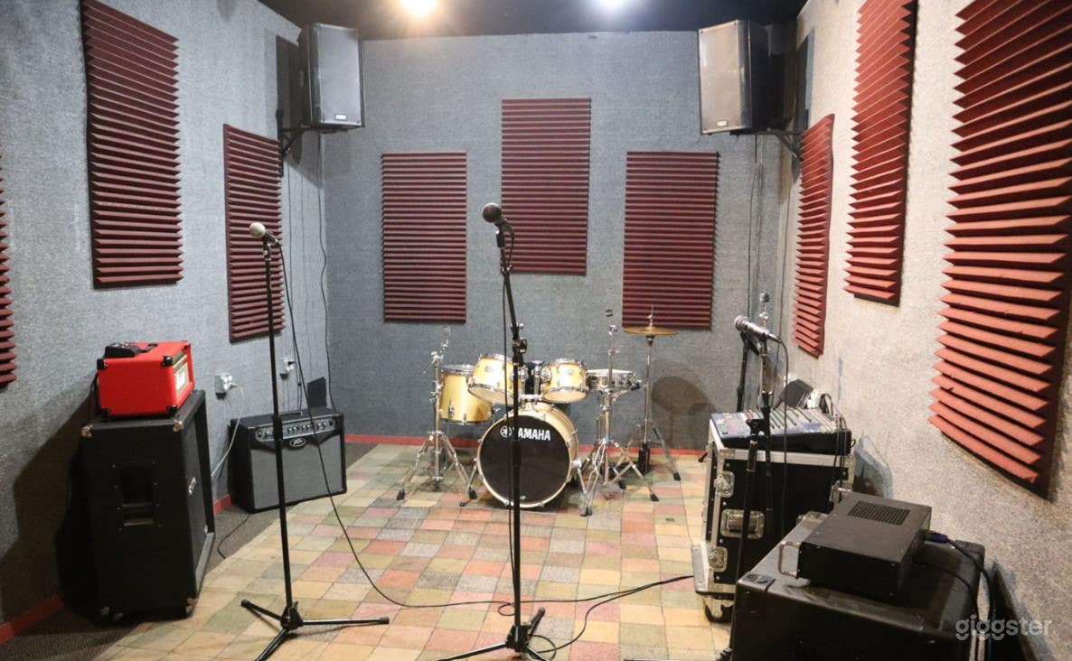 Fully Functioning Studio in LA Photo 1