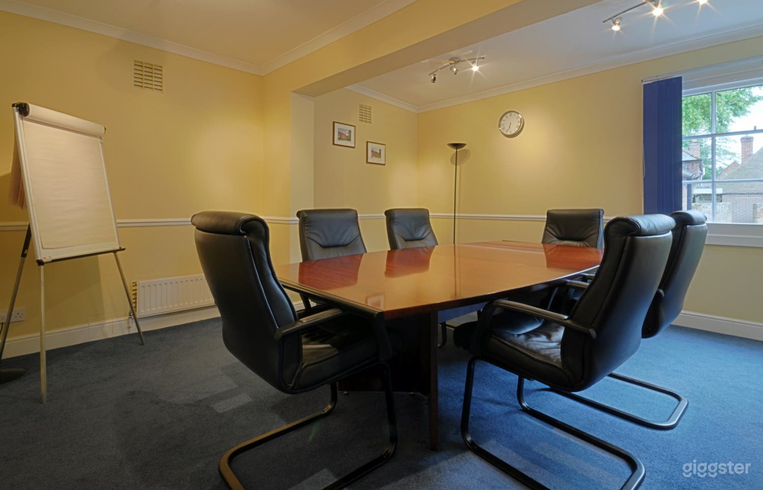CONFERENCE ROOM Photo 1