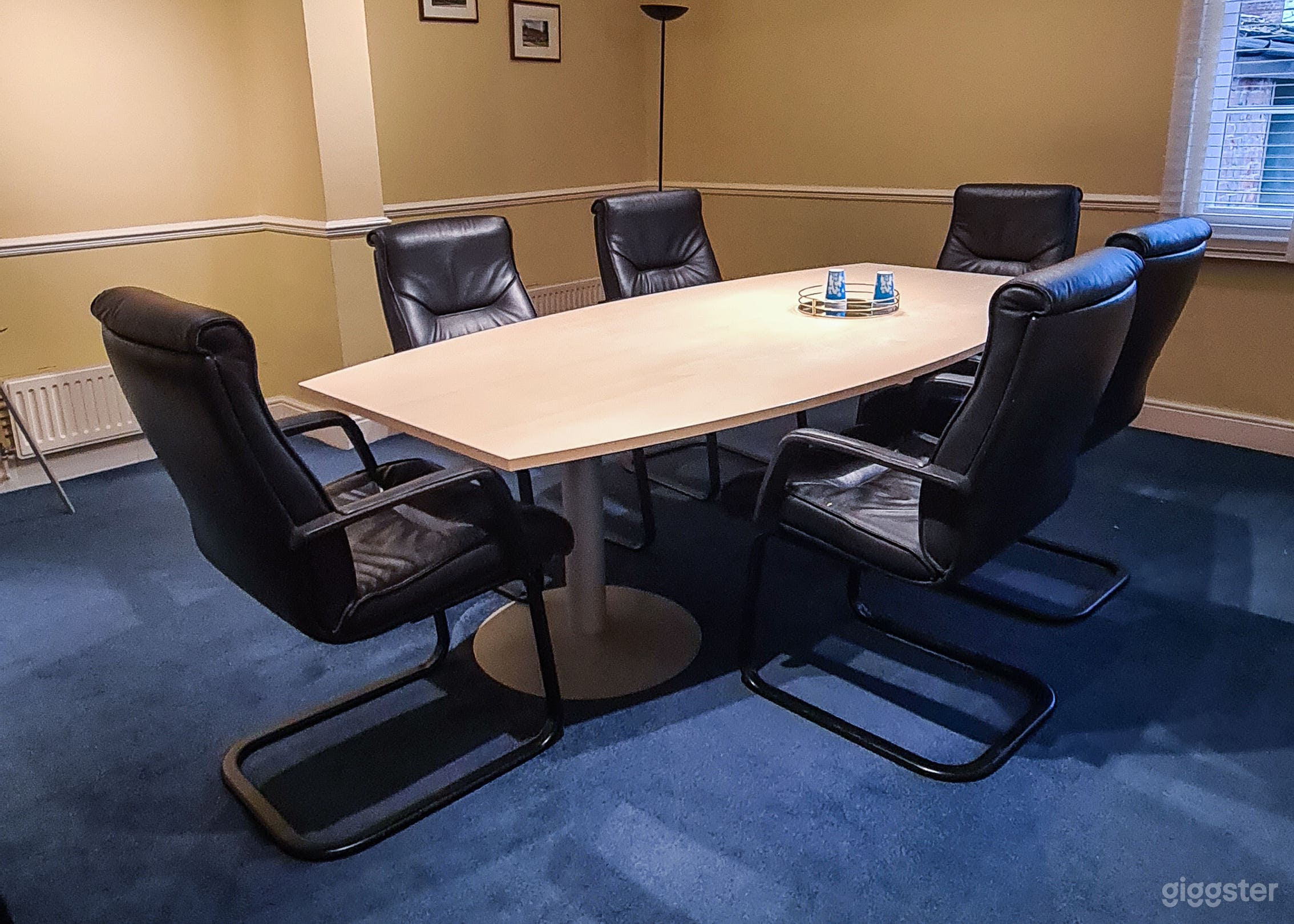 CONFERENCE ROOM Photo 3