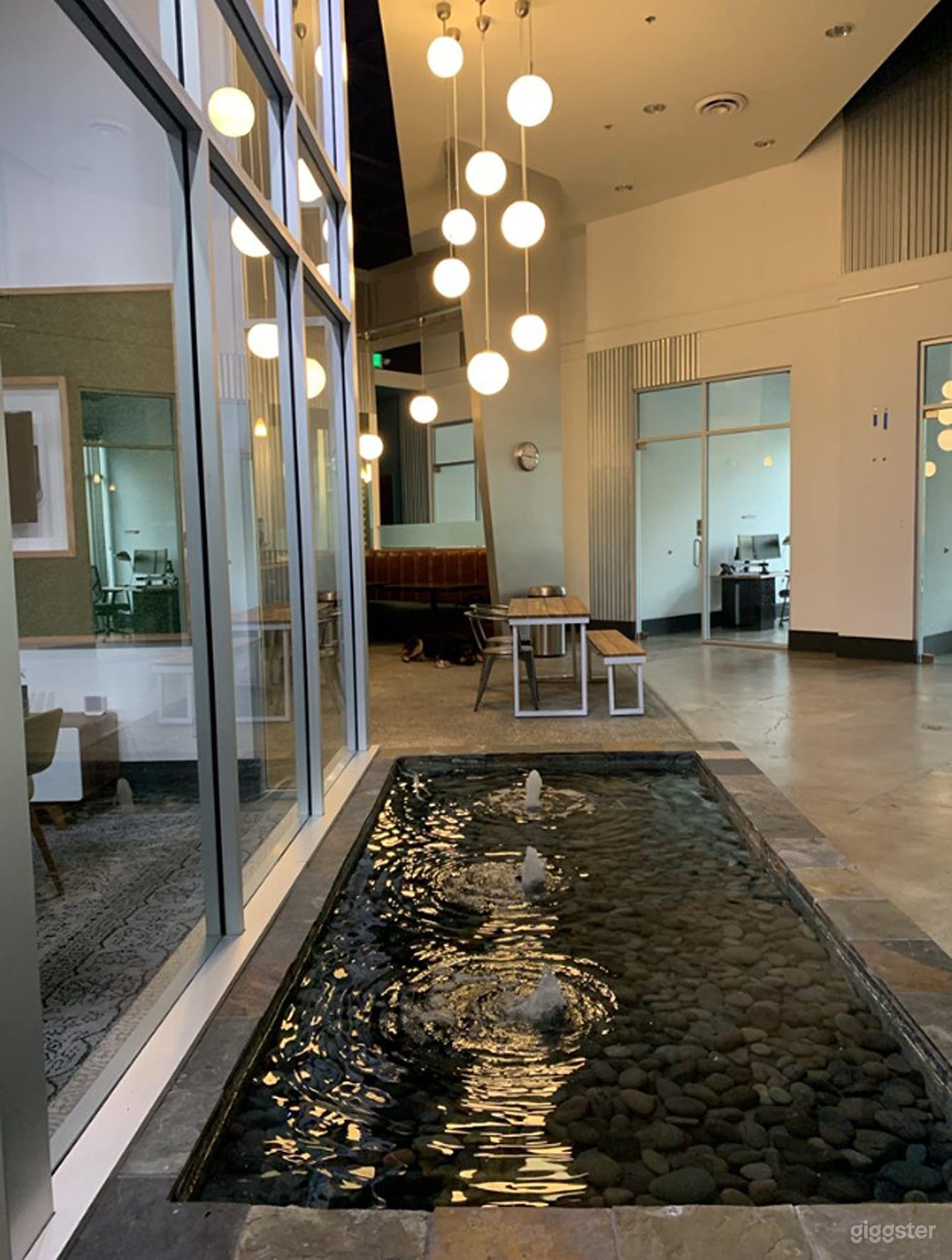 Versatile Common Area: Your Ideal Workspace Photo 3