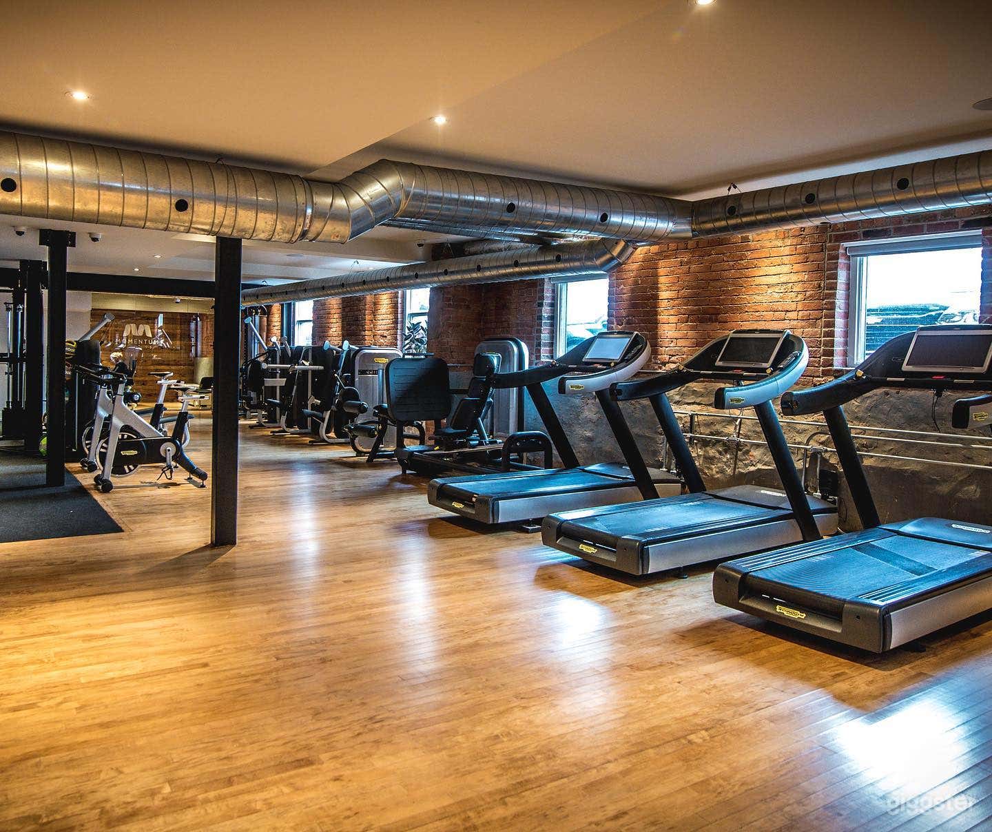 Traditional Gym with Boutique Studio in Hamilton Photo 1