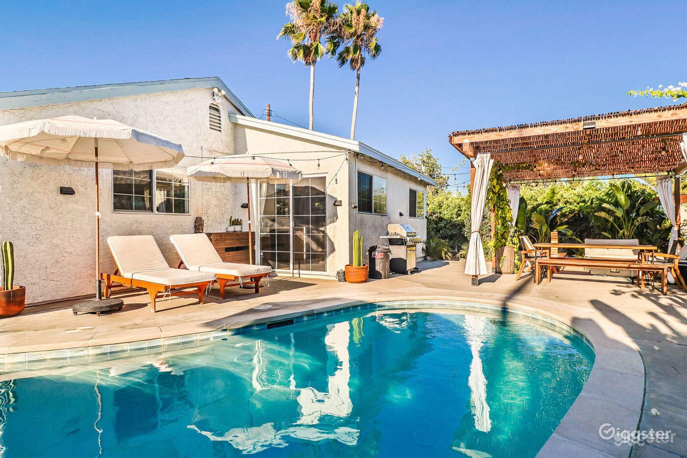 Salt Water Pool🌵 3hrs Min (Heating available) Photo 2