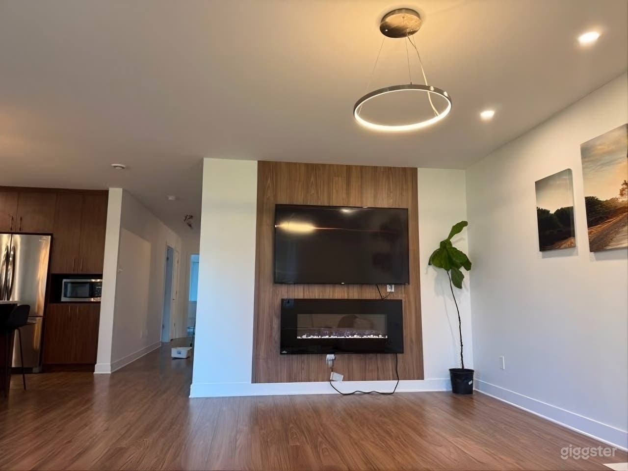 1st floor condo in a 6plex. 2 bedrooms, a big living room Photo 1