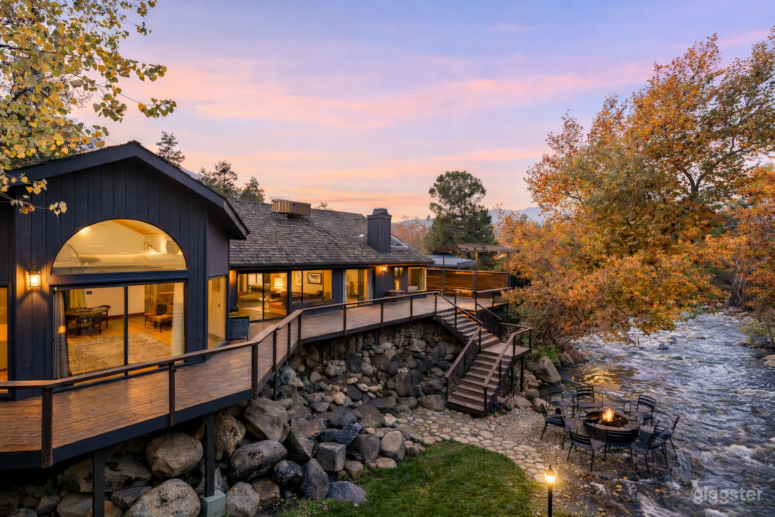10-Acre Riverfront Estate w/ 4 Homes Near Sequoia Photo 4