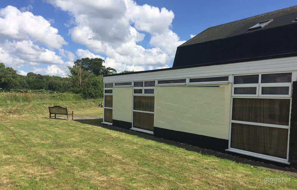 Bright Outdoor Space and Barn in Watton Photo 2