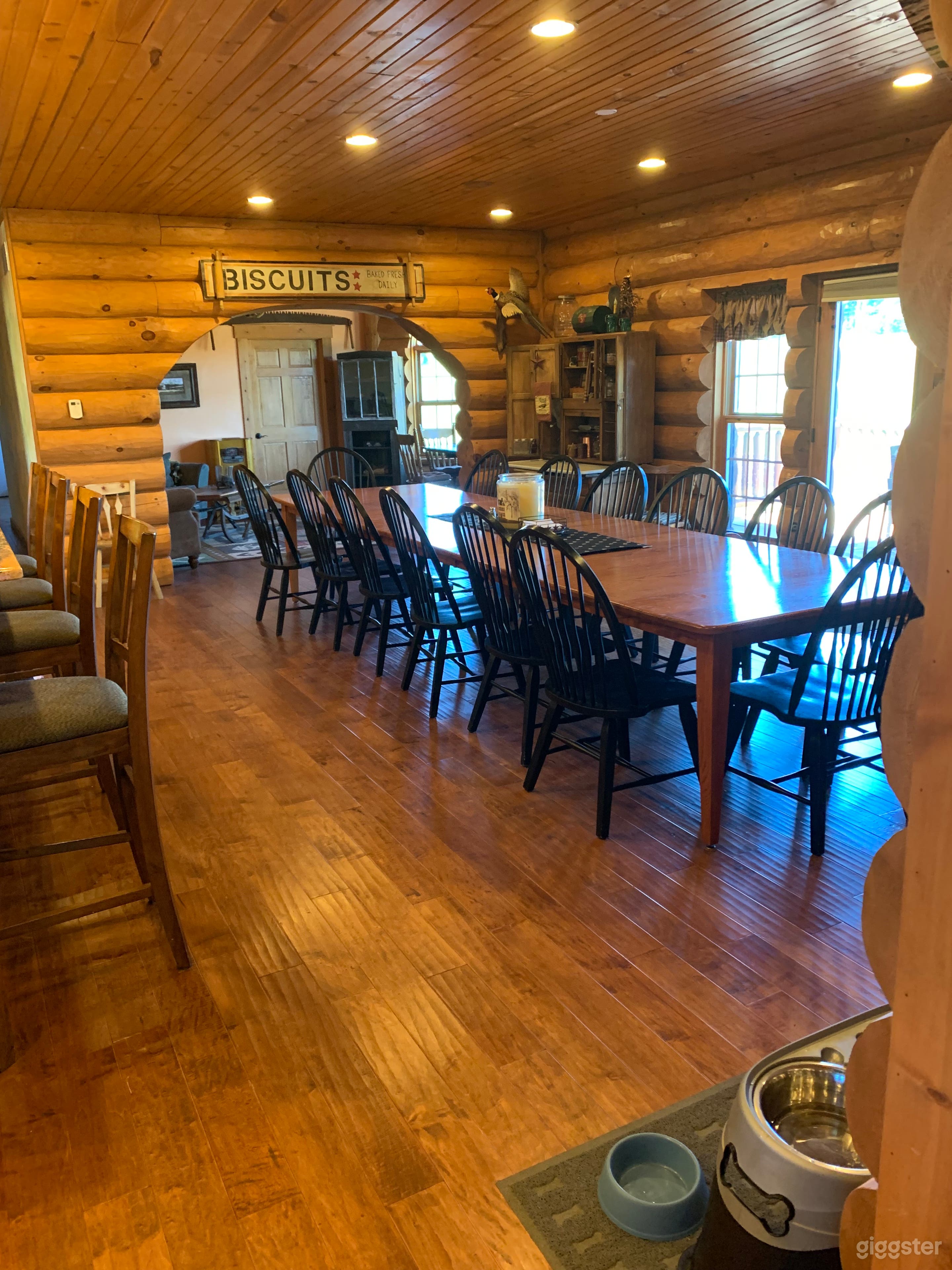 Rustic Lodge on 100+ acres Photo 4