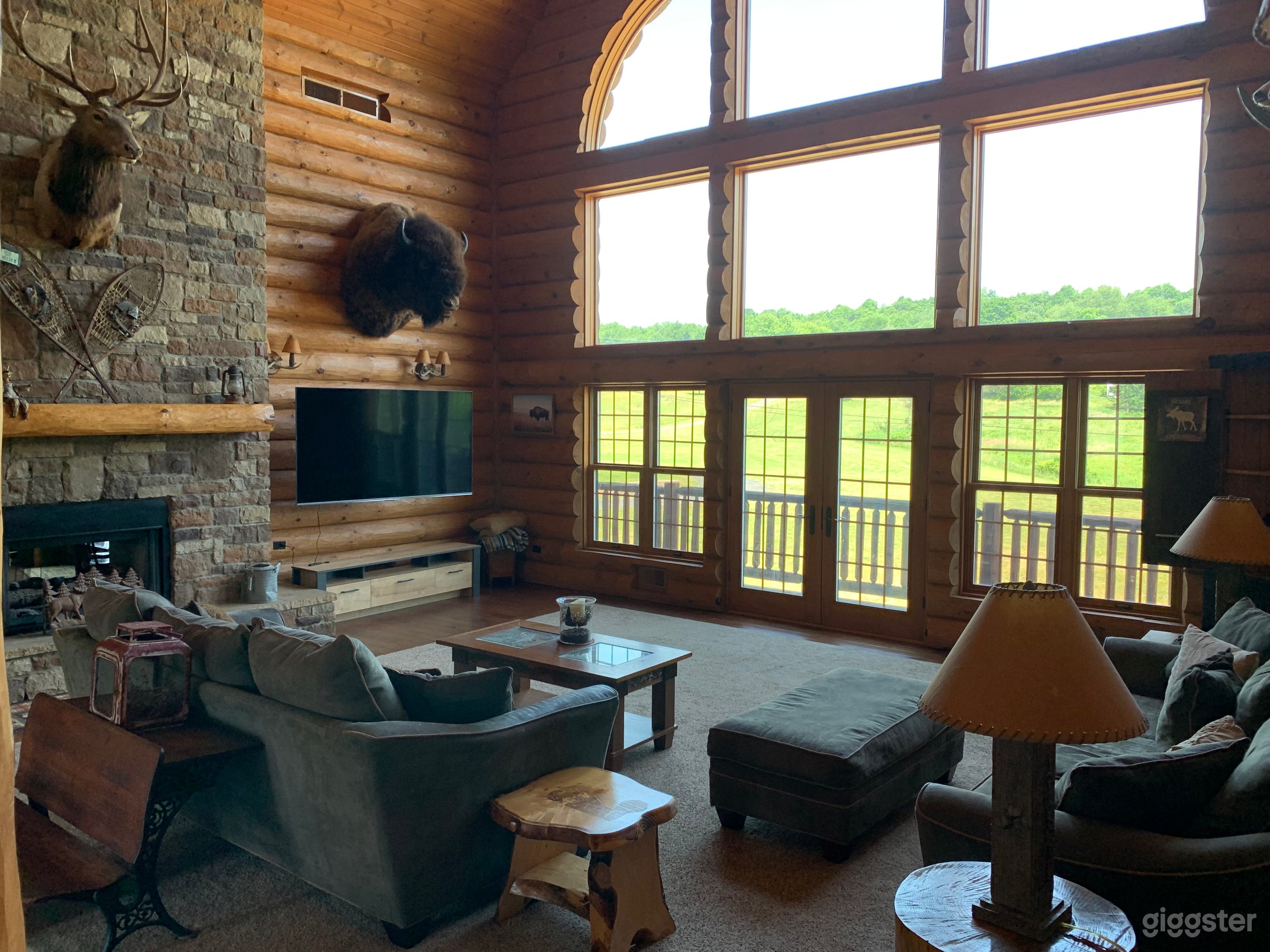 Rustic Lodge on 100+ acres Photo 1