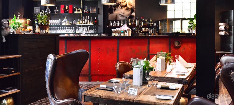  Historischer Industrie-Veranstaltungsraum mit elegantem Interieur + Loft 