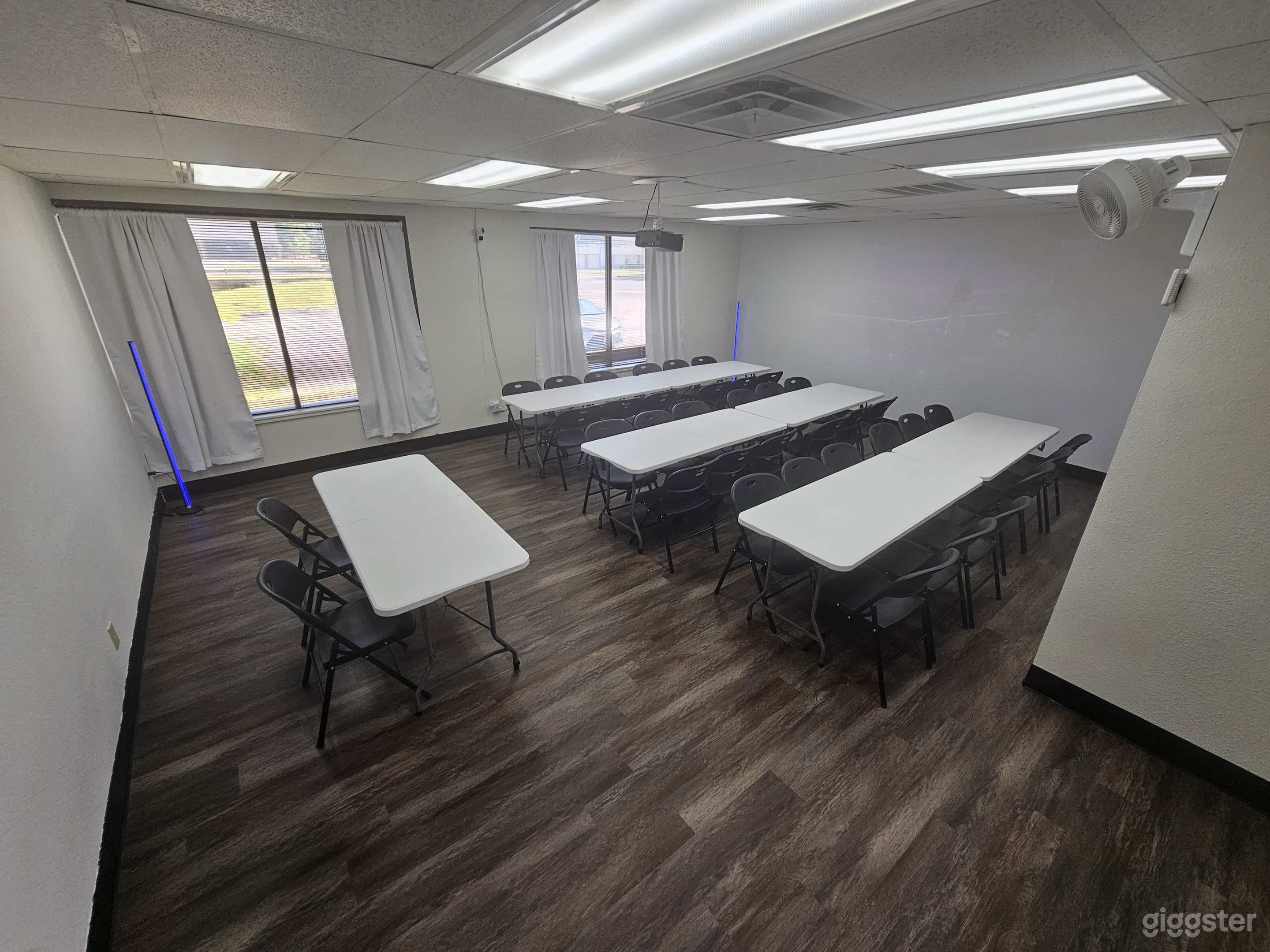 Flexible Office Creative Space Photo 2