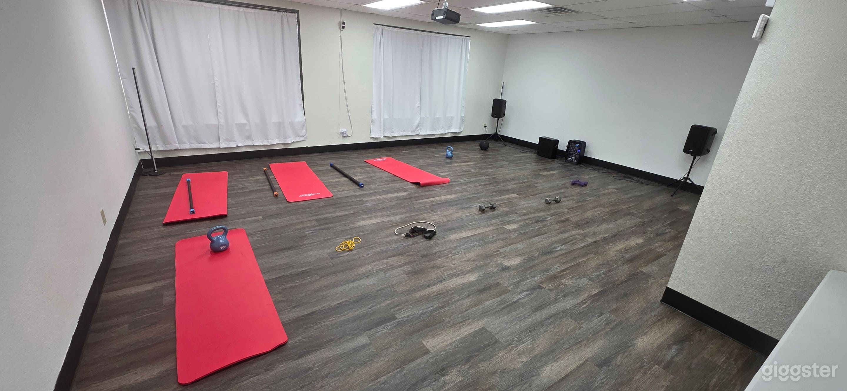 Flexible Office Creative Space Photo 3
