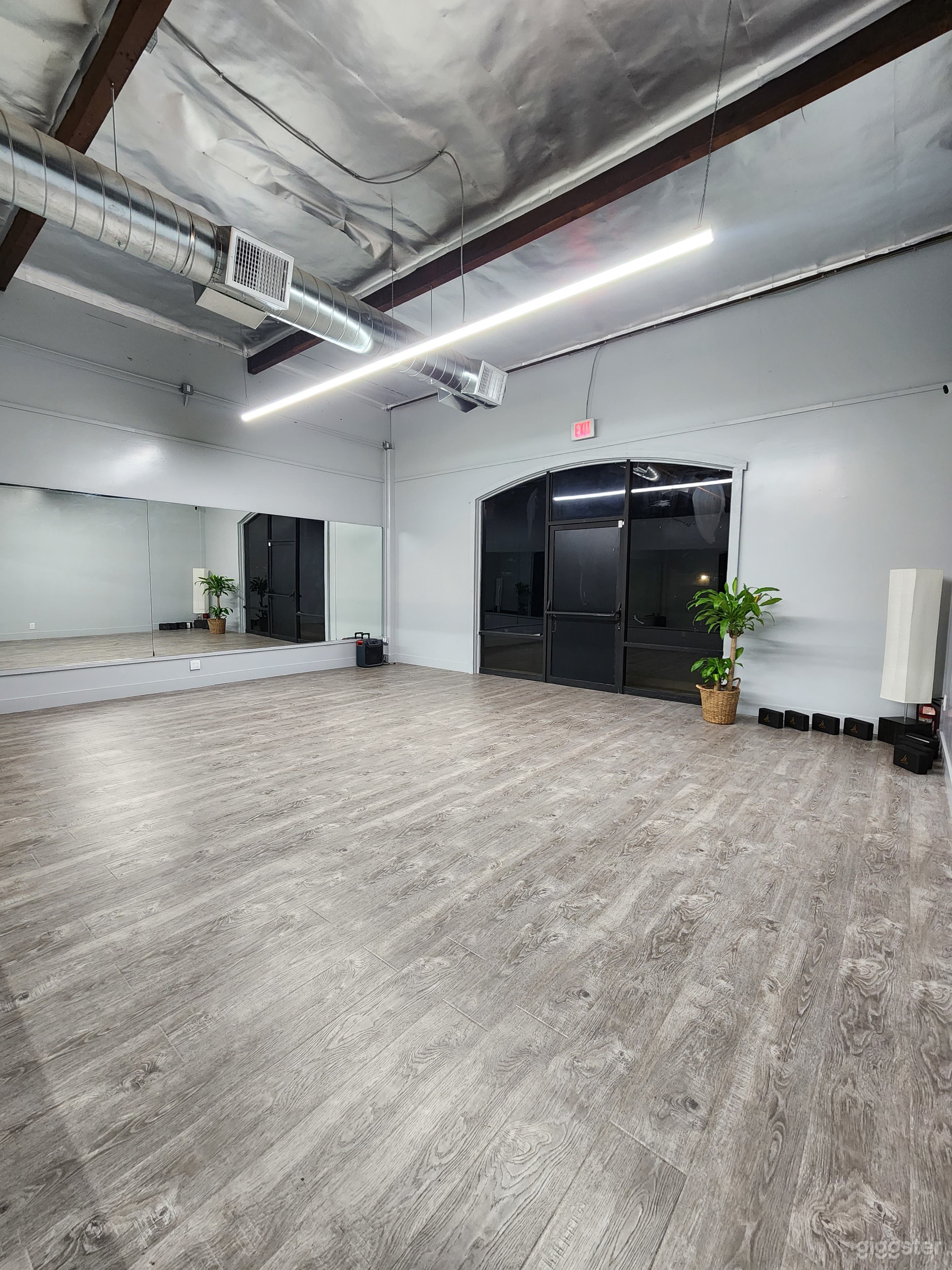 Fitness studio for gym or yoga Photo 3