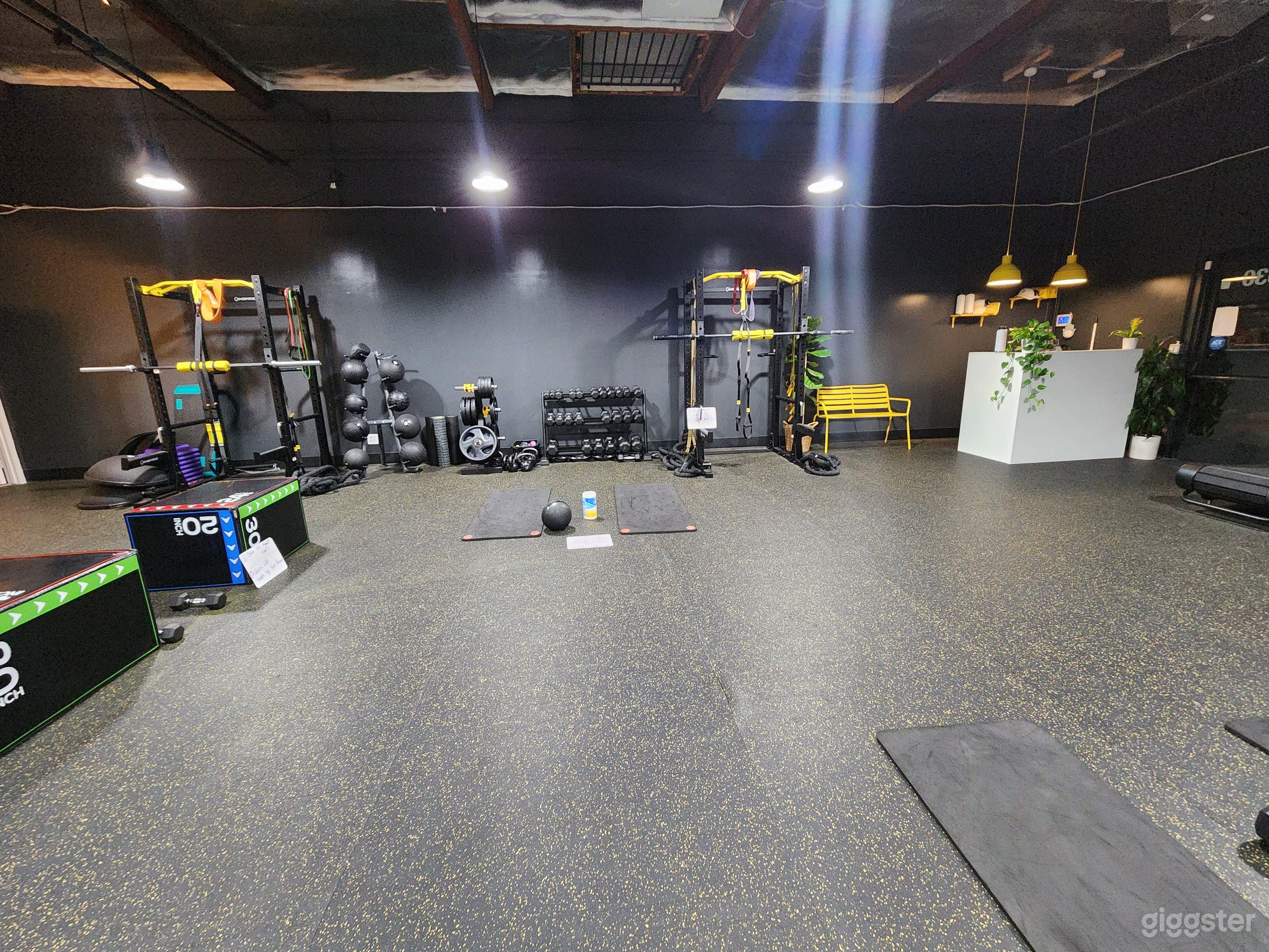 Fitness studio for gym or yoga Photo 1