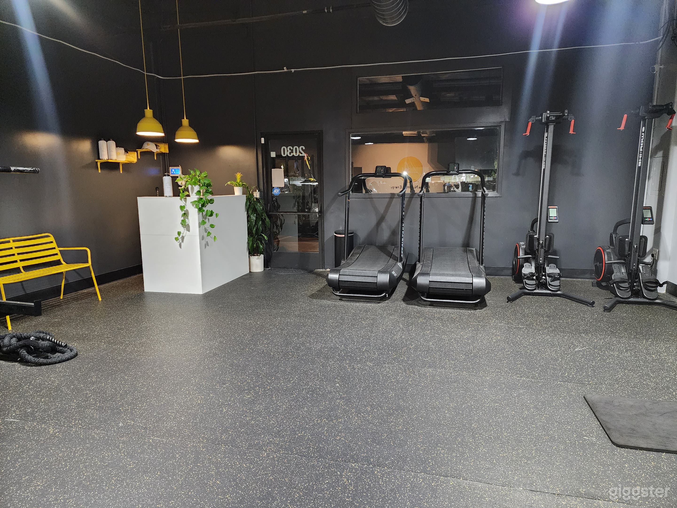 Fitness studio for gym or yoga Photo 2