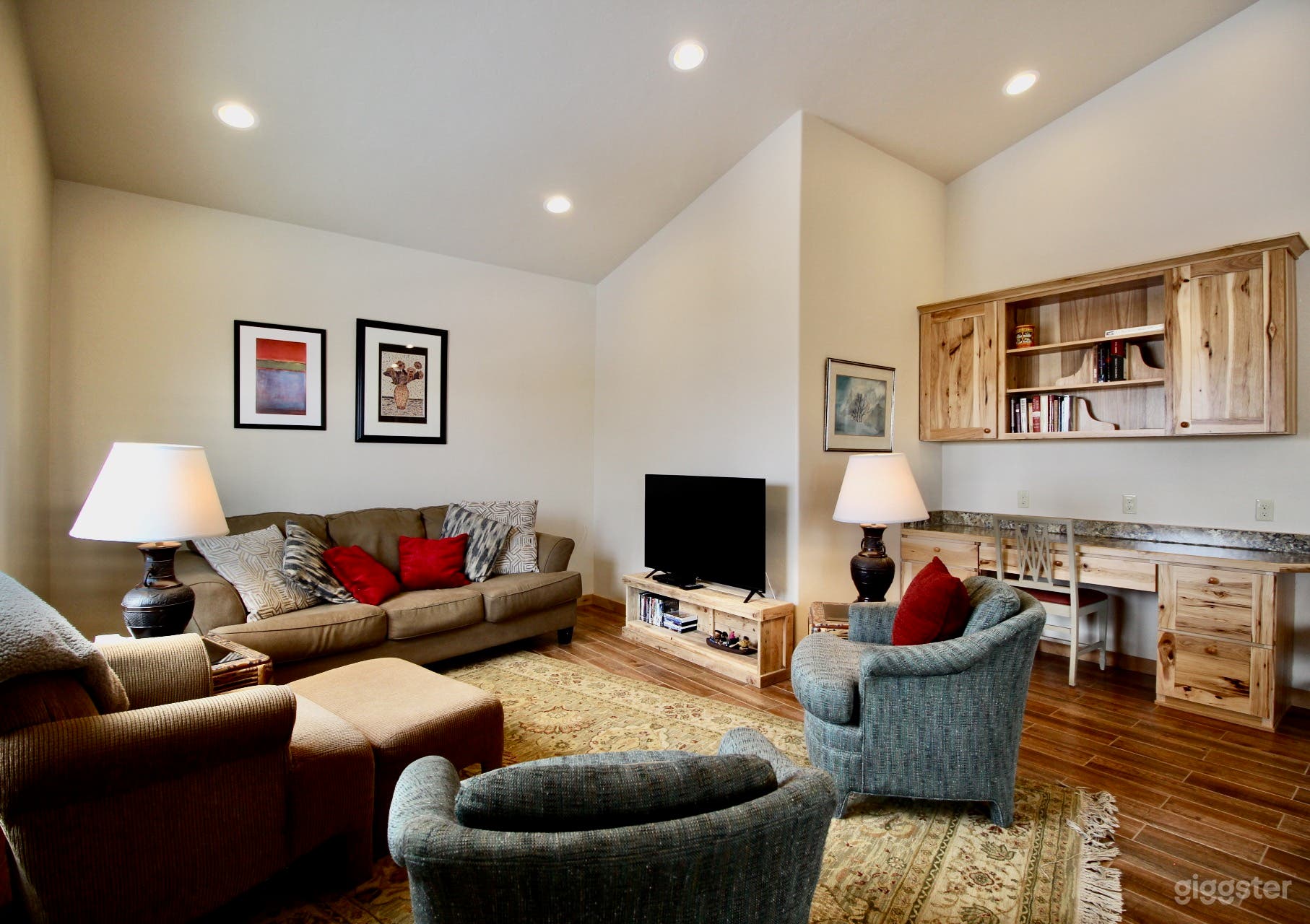 Upper Ranch - 100 Acre Mountain Views Photo 3