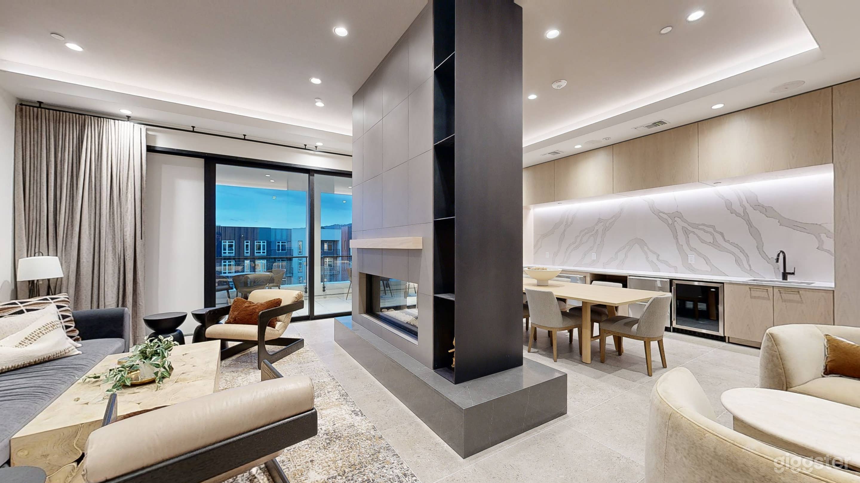 West Dublin Lounge with Indoor &amp; Outdoor Seating Photo 2