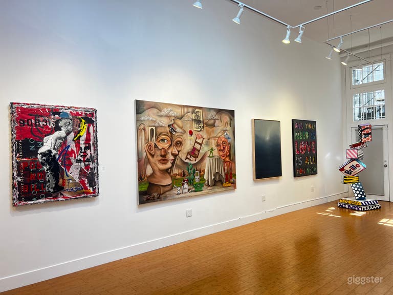  Bright and Inviting Art Gallery 