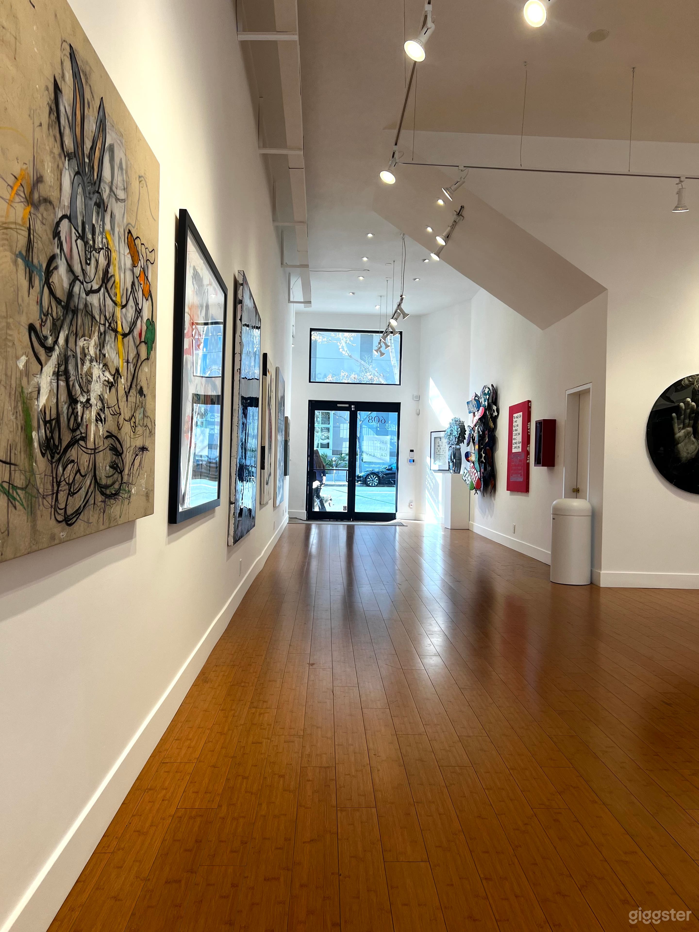 Bright and Inviting Art Gallery Photo 1
