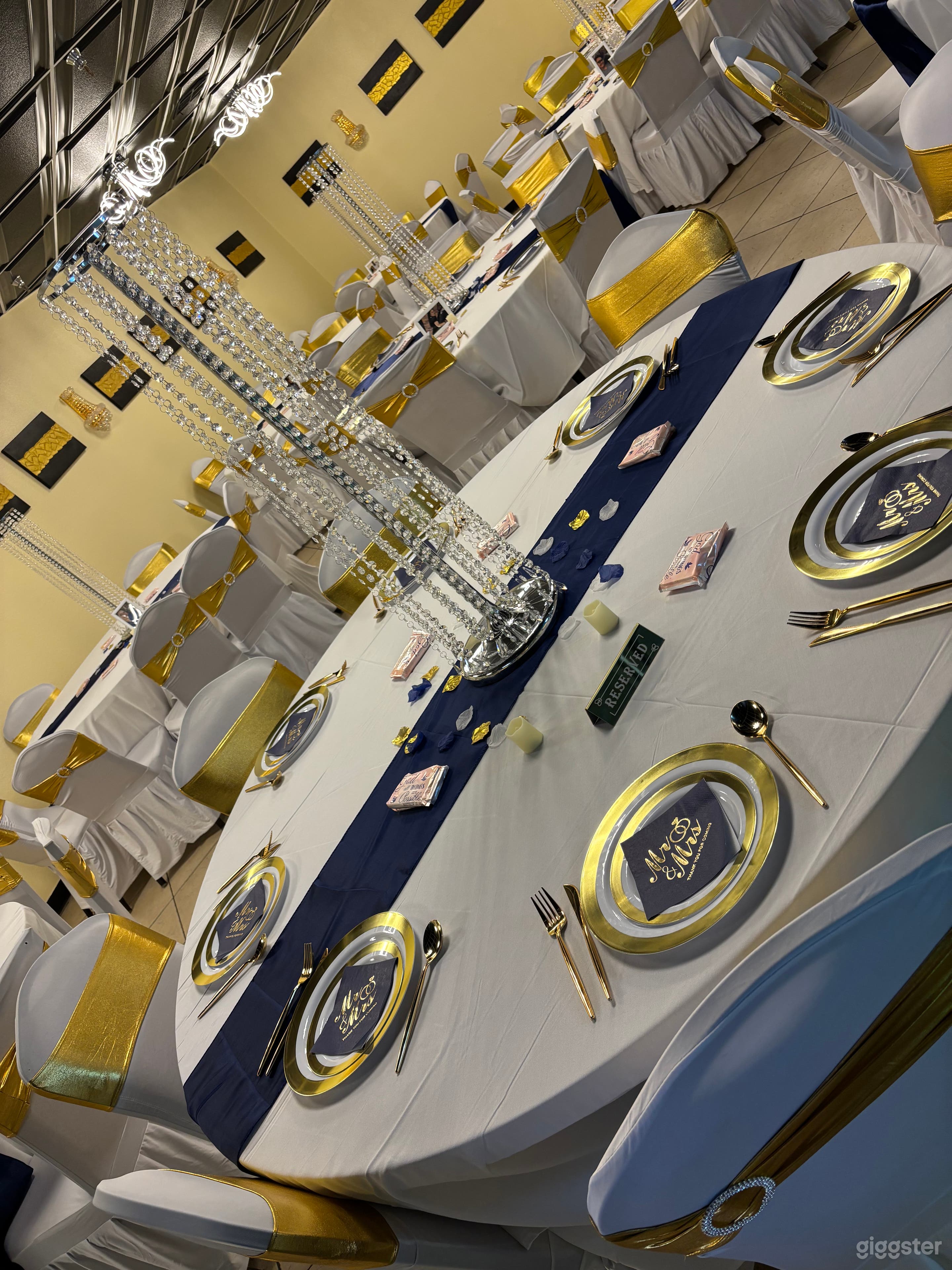 Beautiful Intimate Banquet Hall Photo 2