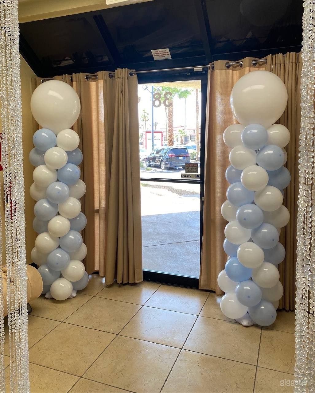 Beautiful Intimate Banquet Hall Photo 4