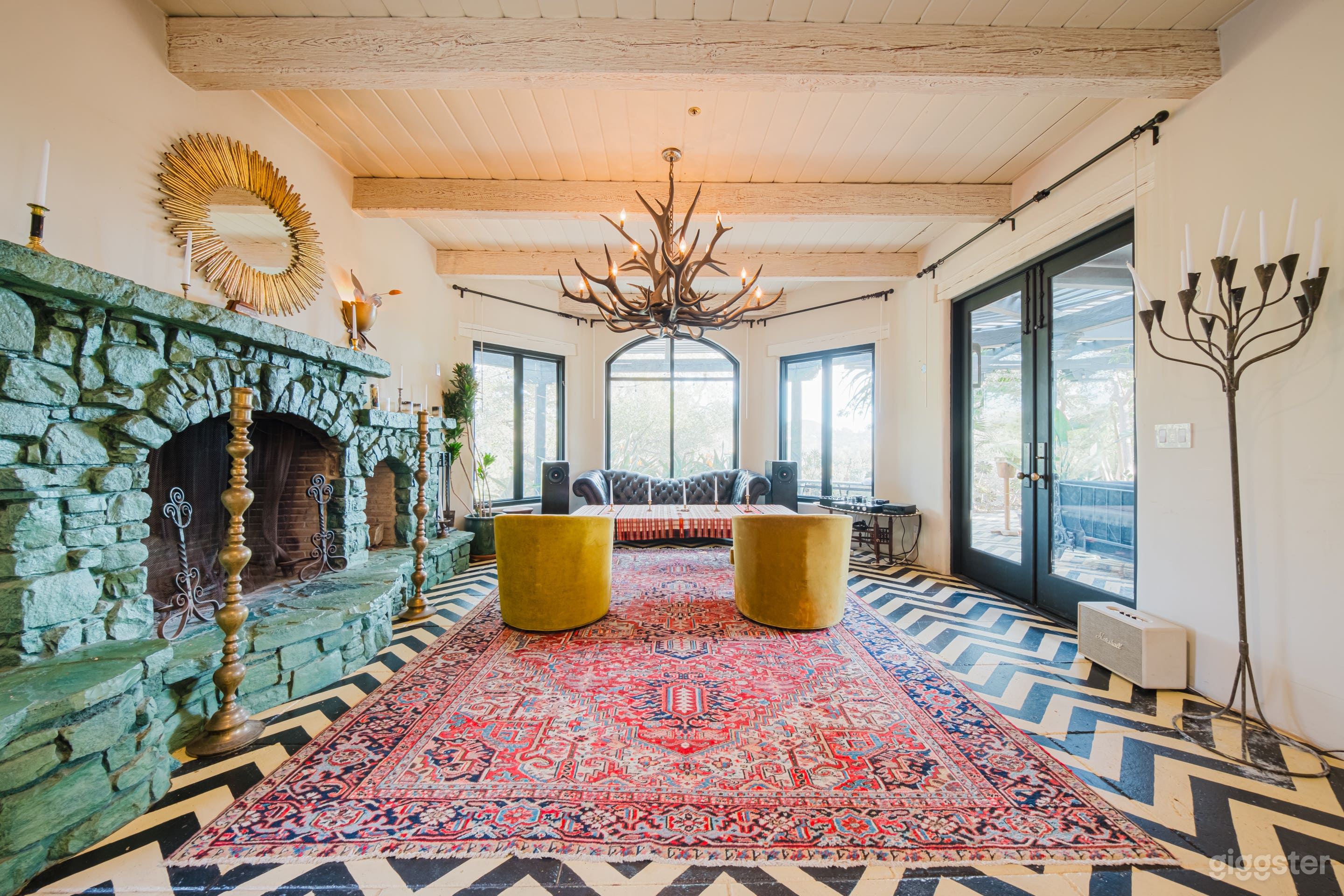 BLACK VILLA NOIR : A CINEMATIC DREAMSCAPE Photo 4