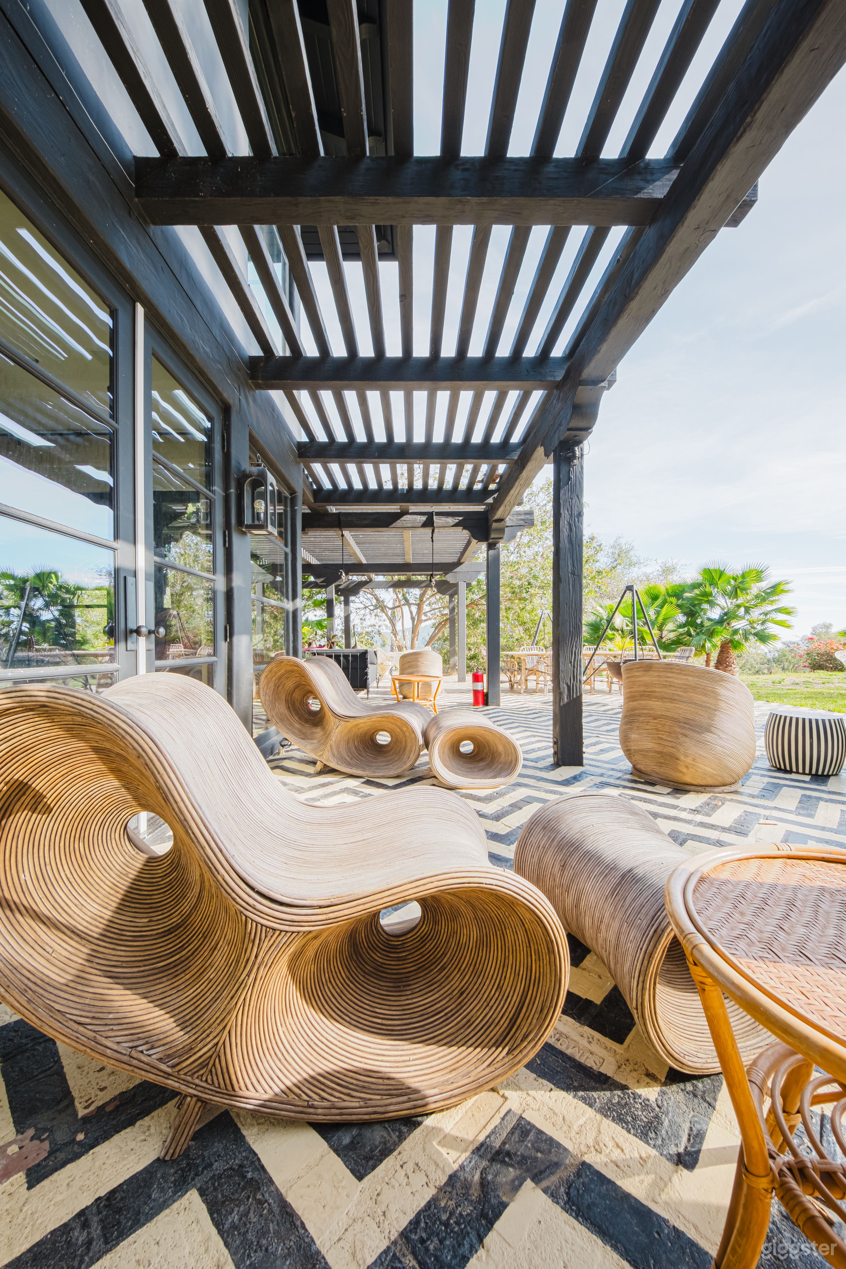 BLACK VILLA NOIR : A CINEMATIC DREAMSCAPE Photo 3