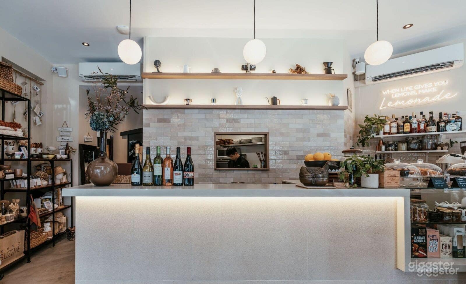 Level 2- Cozy Lounge – Ideal for Intimate Events &amp; Dining Photo 4