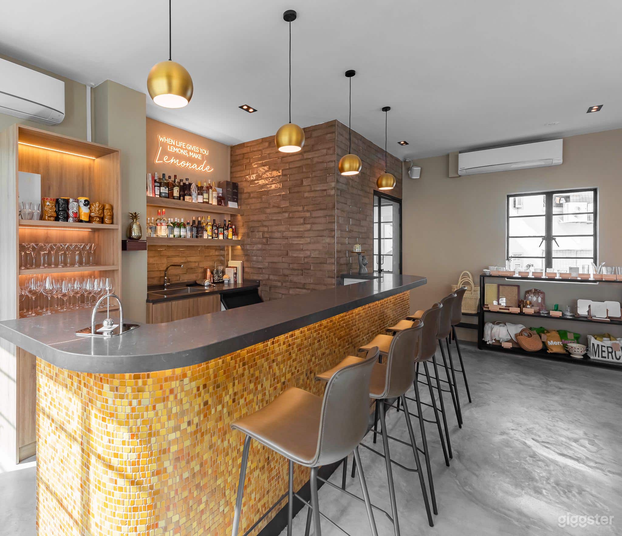 Level 2- Cozy Lounge – Ideal for Intimate Events &amp; Dining Photo 1