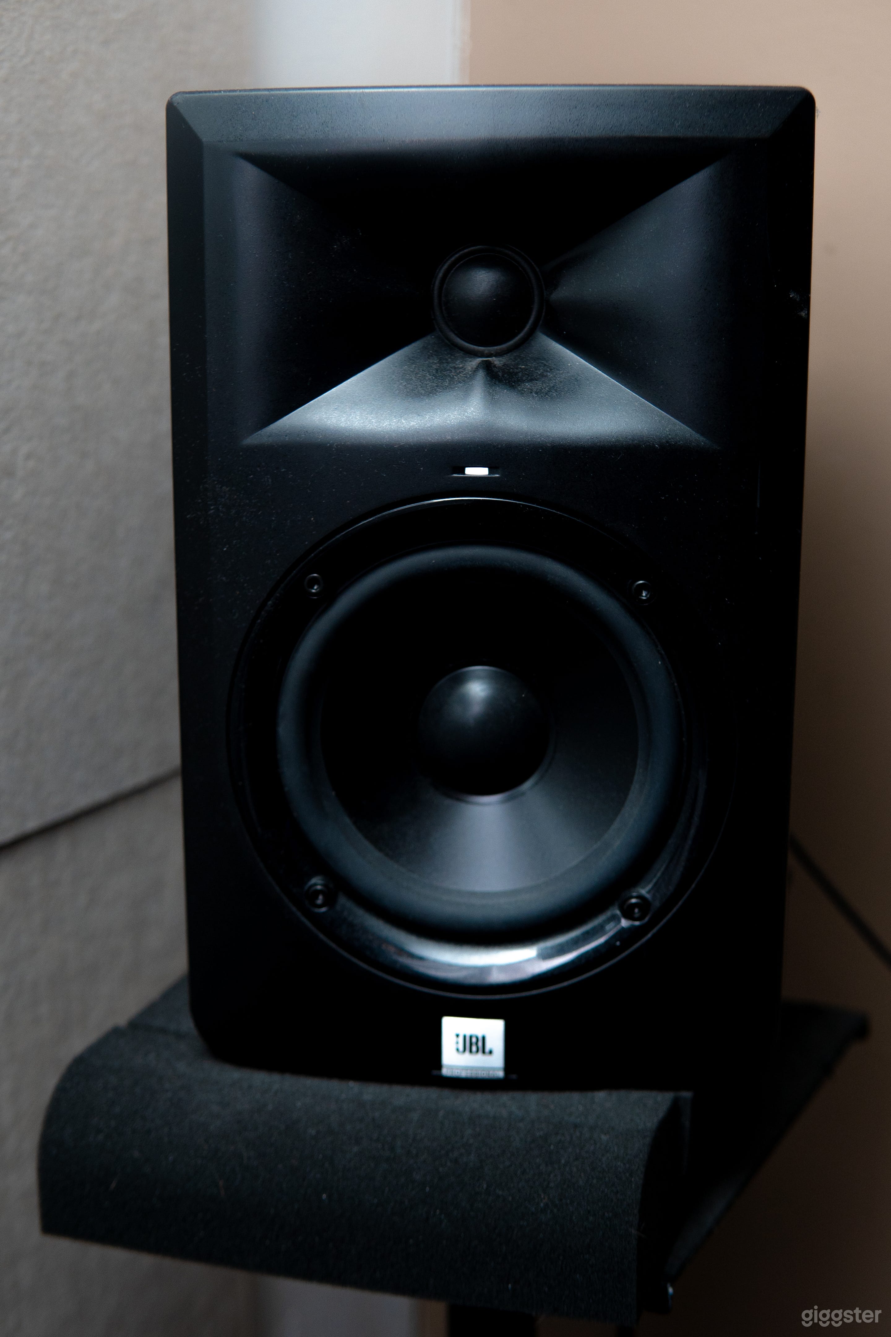 Private w Equipment's Recording Studio Photo 4