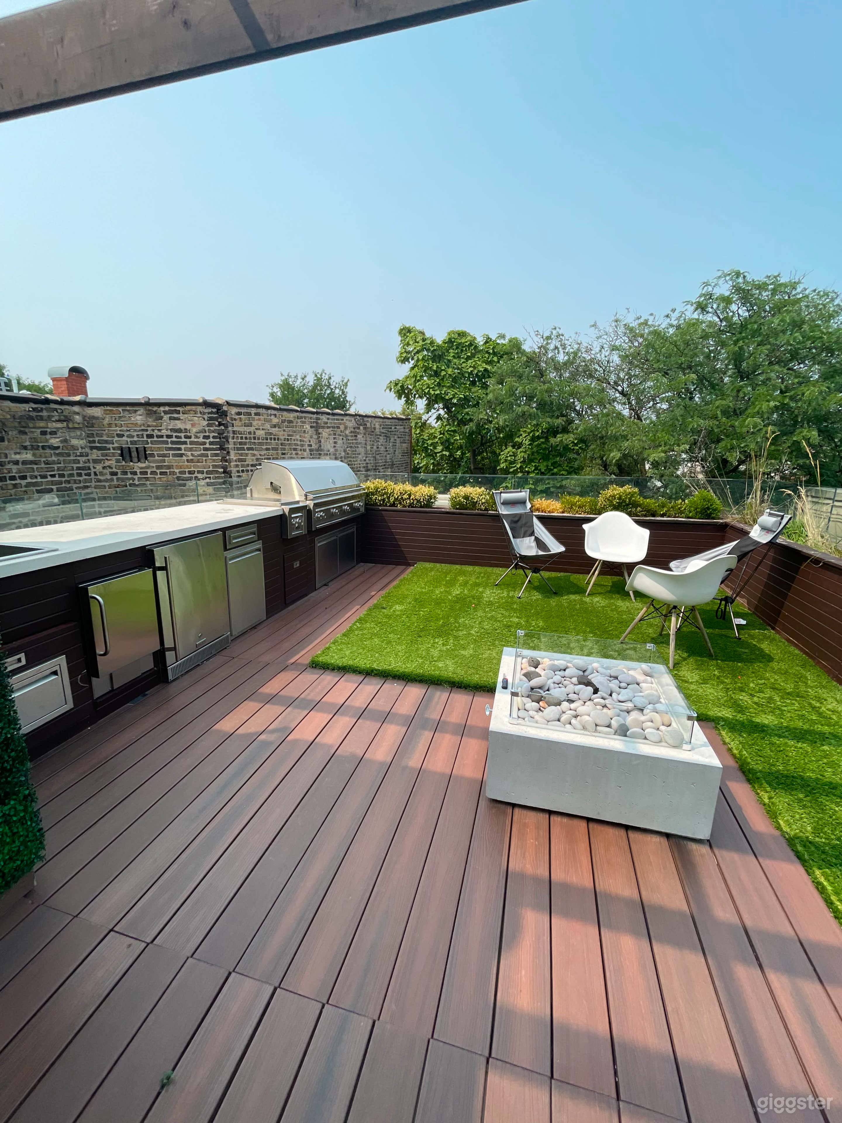 Modern Luxury Home, Spacious Rooftop Deck with Pool and Amazing City Views Photo 4