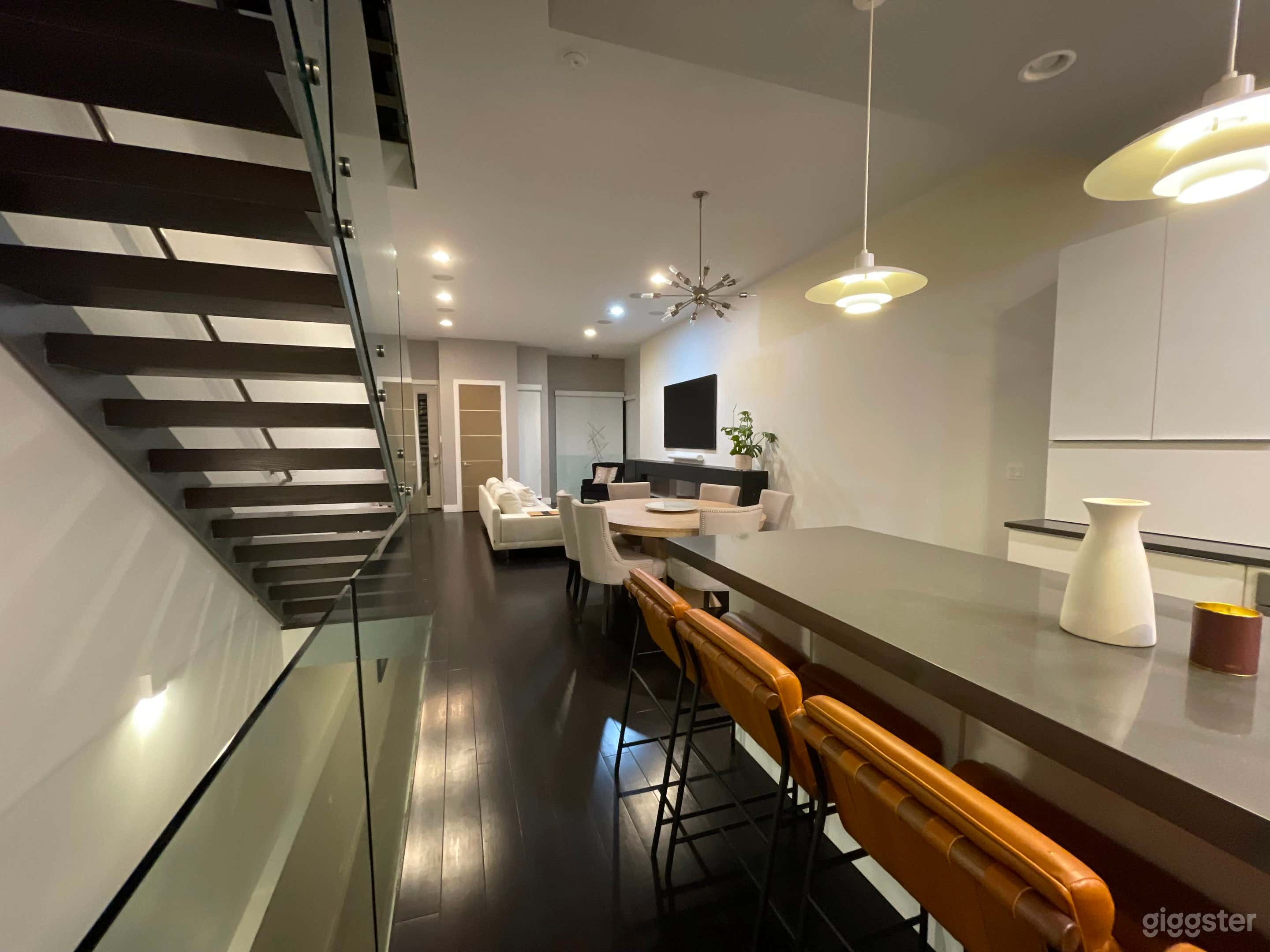 Modern Luxury Home, Spacious Rooftop Deck with Pool and Amazing City Views Photo 1