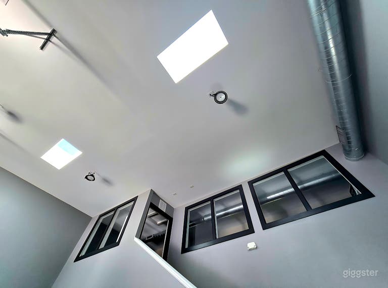  Photography & Videography Production Studio 