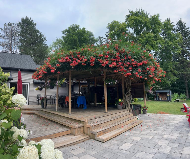  Un retiro recreativo en un impresionante jardín campestre 