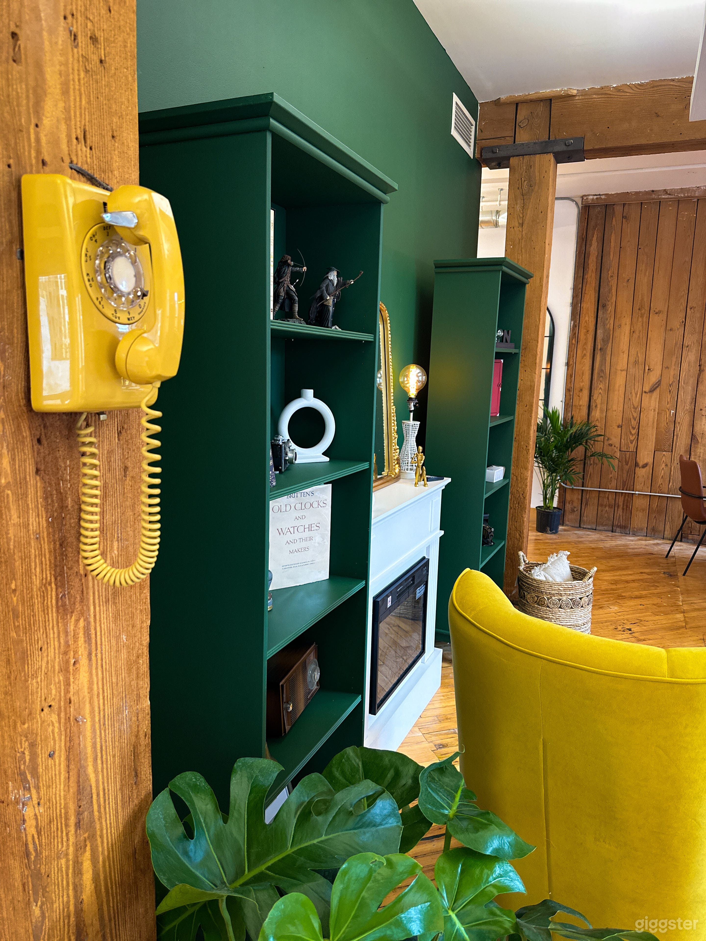 Creative Studio in Downtown Toronto (CN Tower View) Photo 4