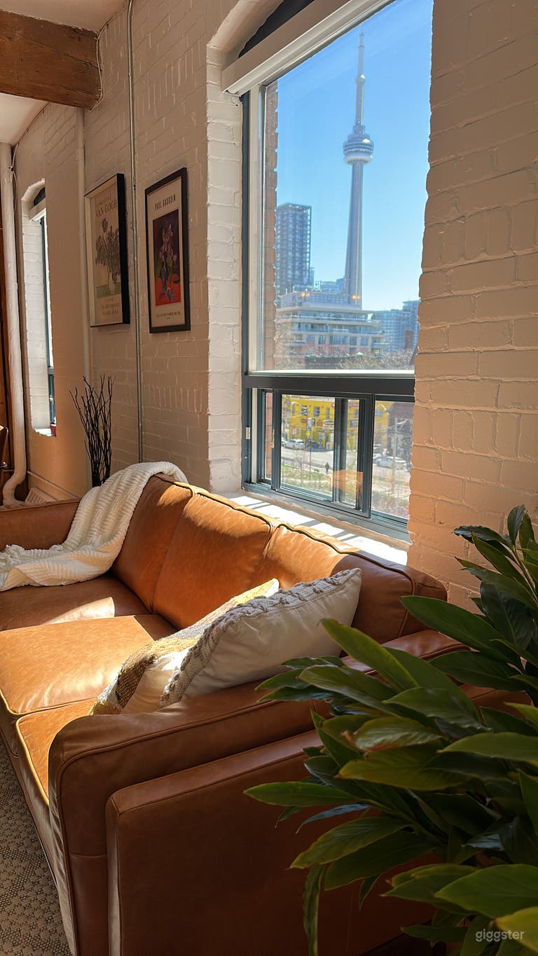  Creative Studio in Downtown Toronto (CN Tower View) 