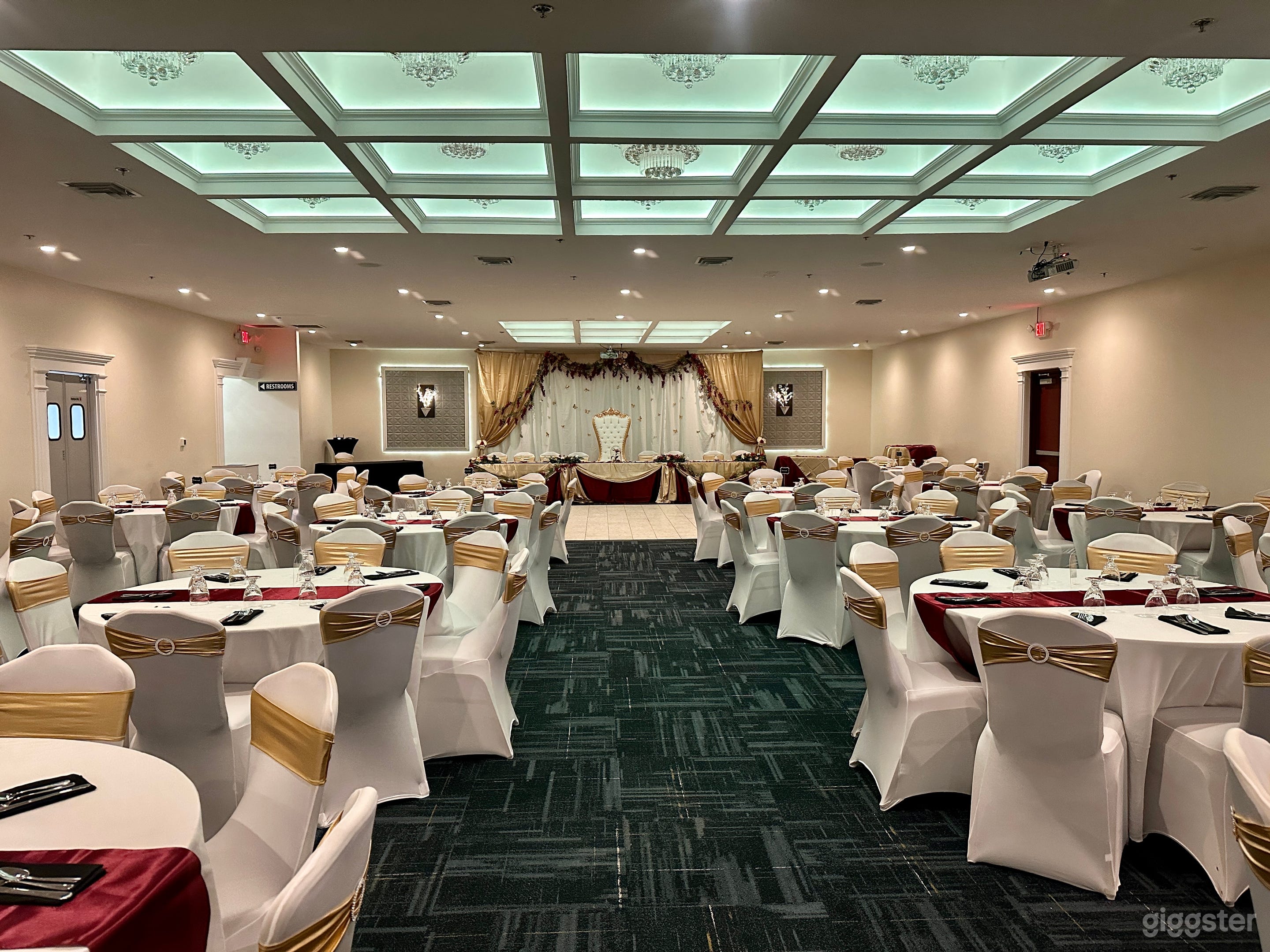 Delightful Banquet Hall Photo 3