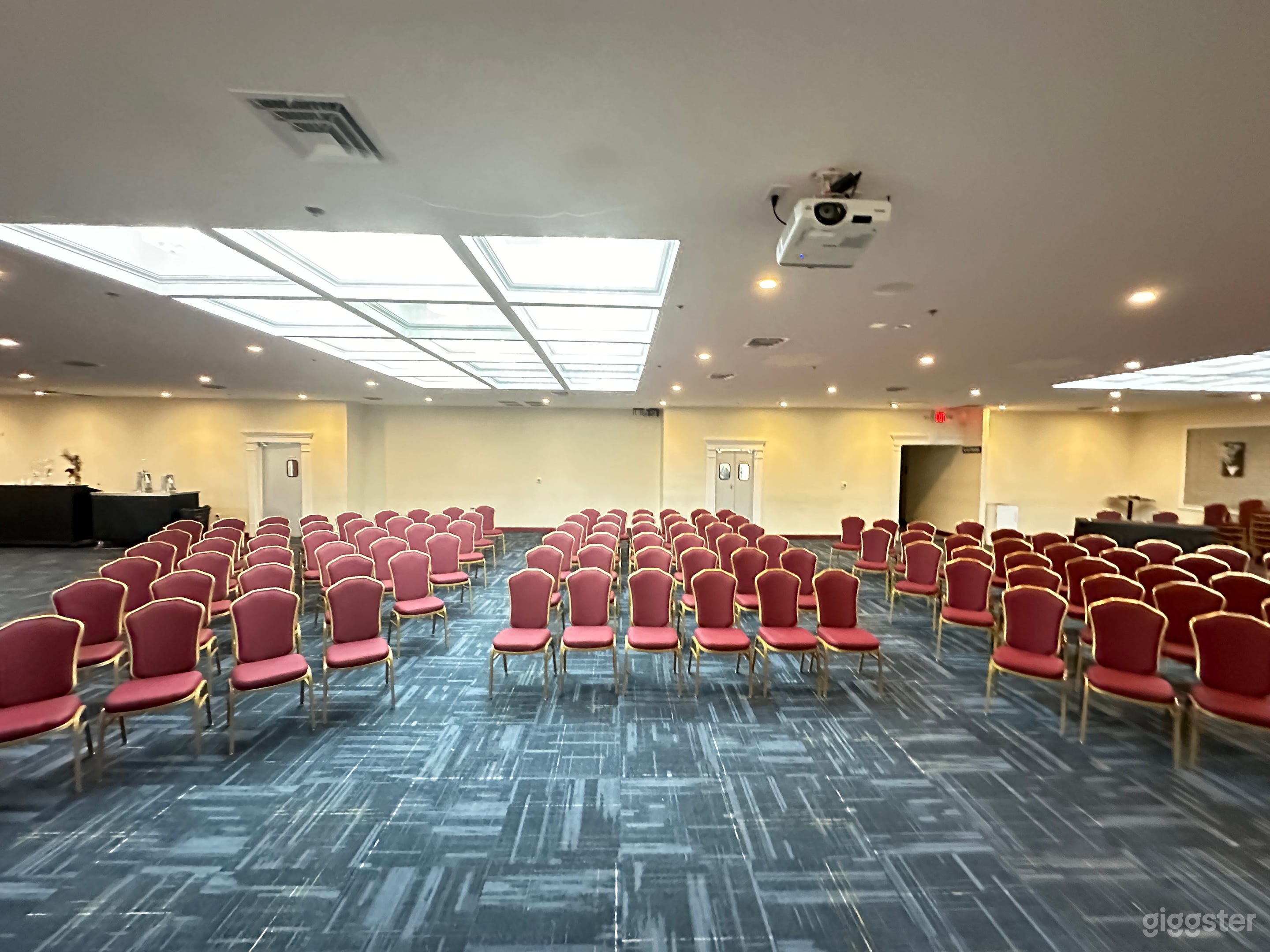 Delightful Banquet Hall Photo 2