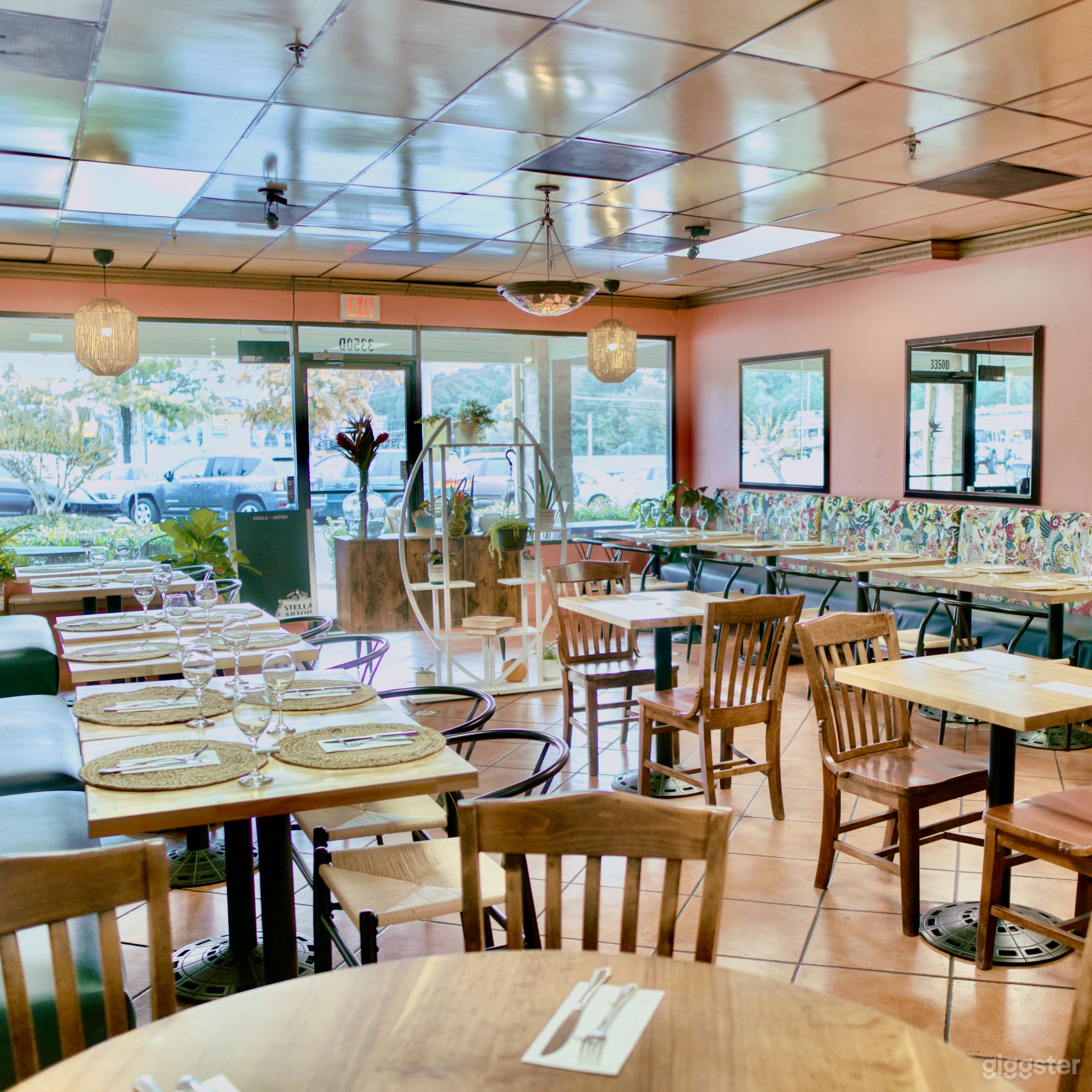 Charming Botanical Dining Room for Intimate Events Photo 1