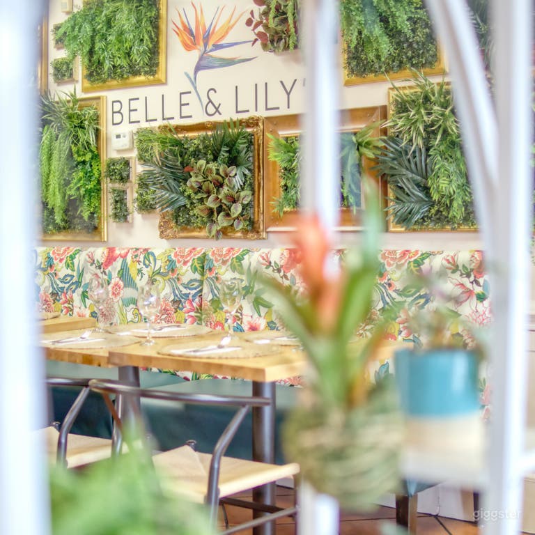  Charming Botanical Dining Room for Intimate Events 