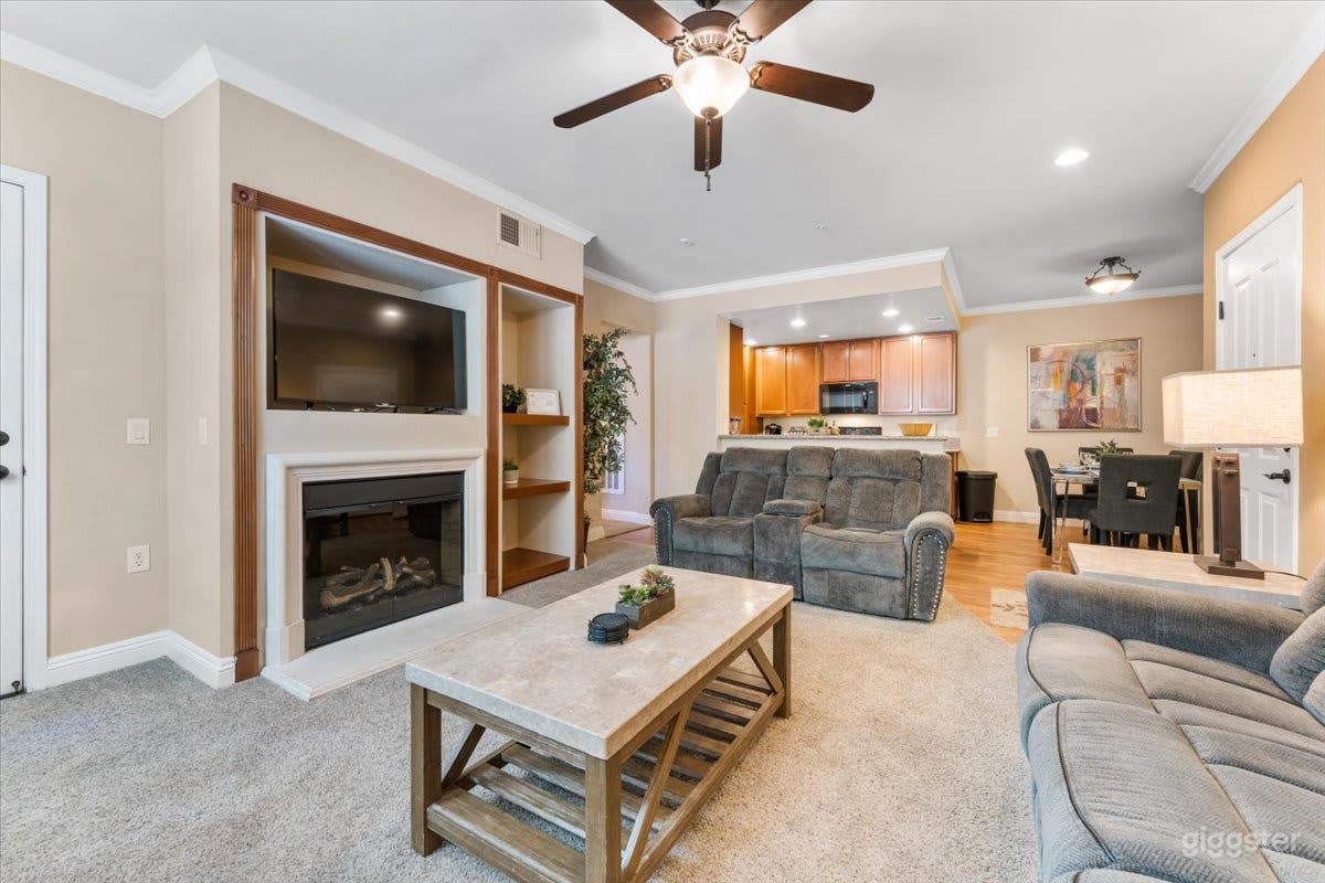 Stylish 3BR Apt with Pool, Gym &amp; Basketball Court Photo 3