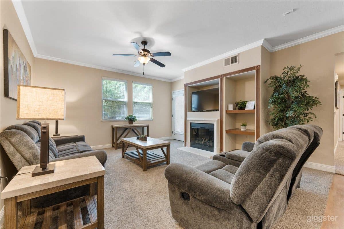 Stylish 3BR Apt with Pool, Gym &amp; Basketball Court Photo 1