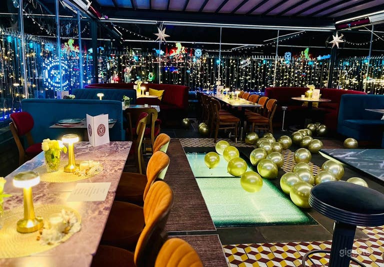  Roof Top Bar & Restaurant 