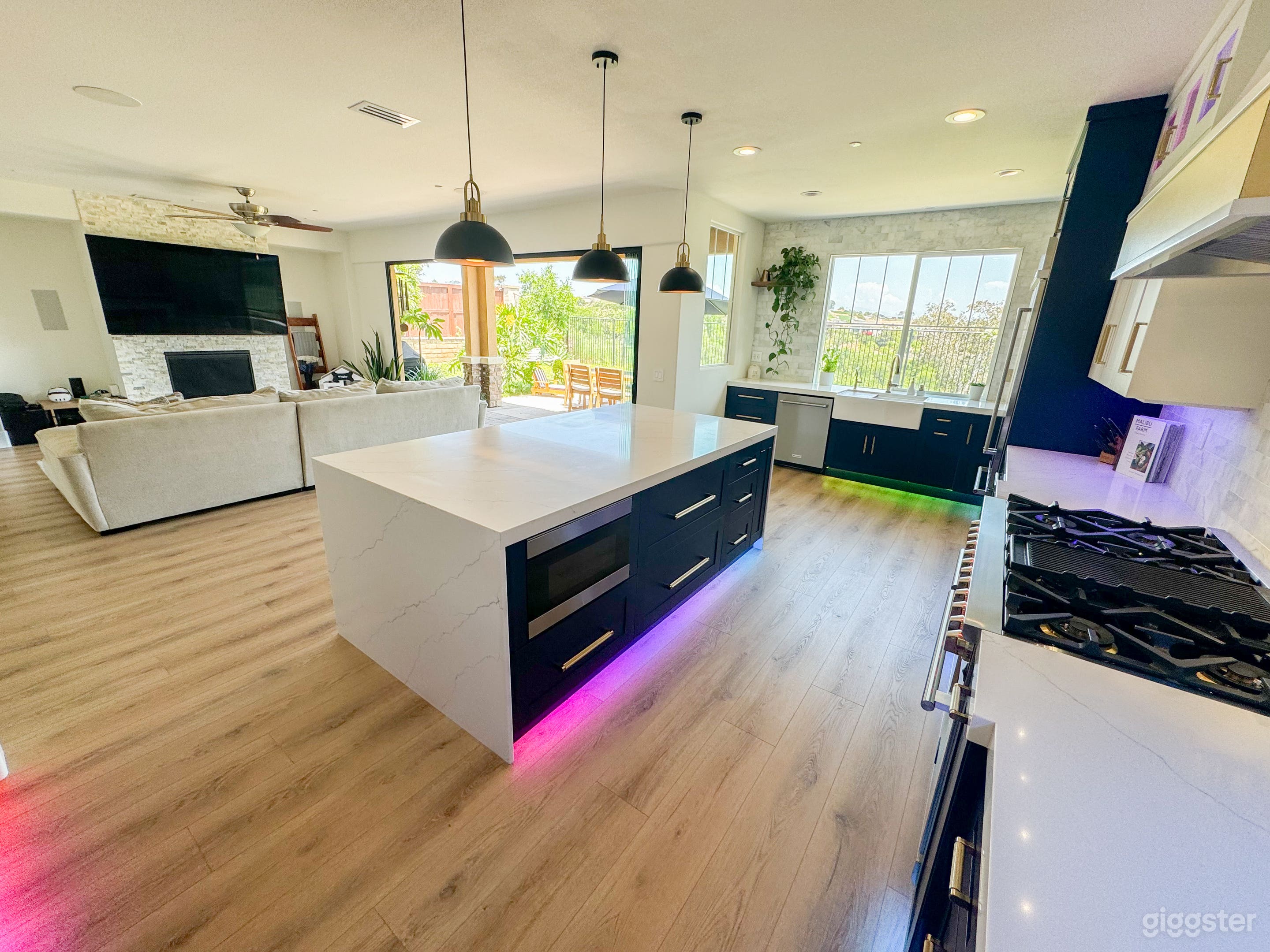 Seamless kitchen &amp; living area